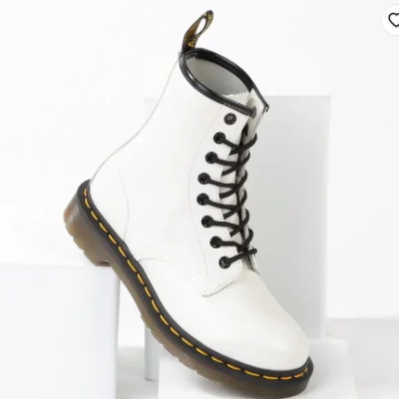靴 Dr.Martens 8EYE BOOT Dr. Martens 1460 8 Eye Leather Boots in Black | REVOLVE